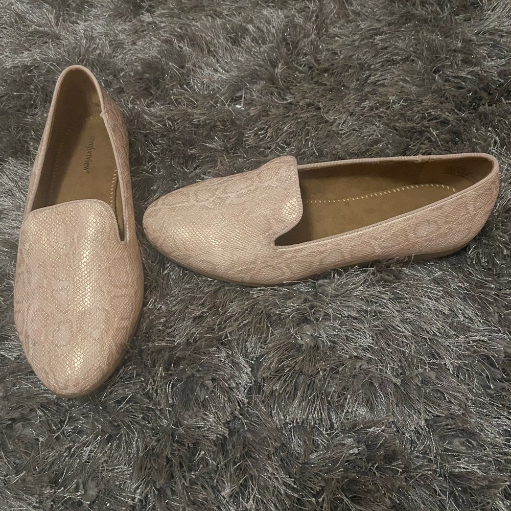 Beautiful snakeskin flats